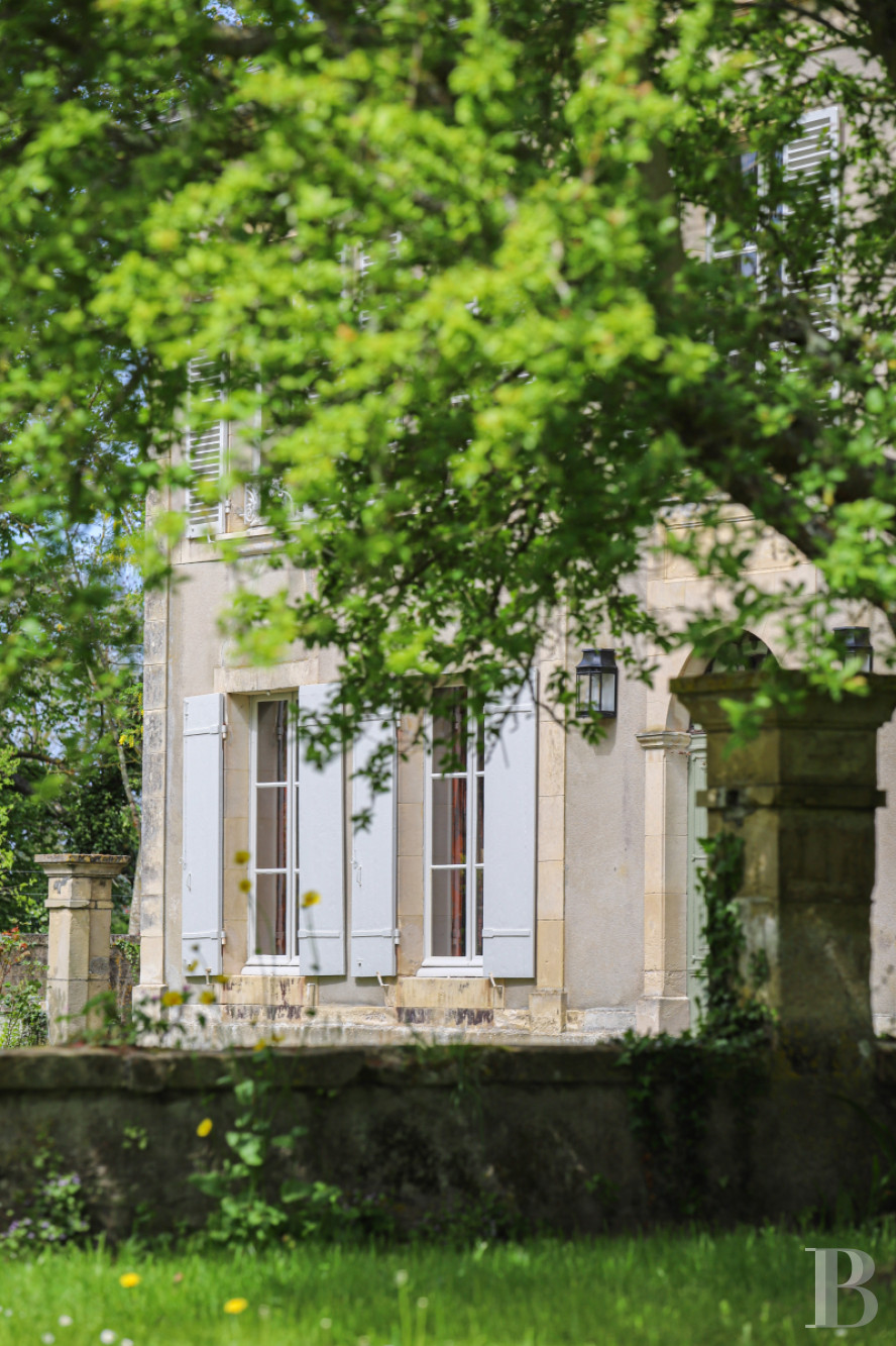 A 19th-century house bordered by a moat, in the Pays d'Auge region, in Normandy  - photo  n°2